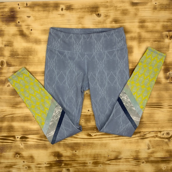 Alo Yoga Airbrush Tree Sky Lace Leggings Sz XS - Picture 8 of 11